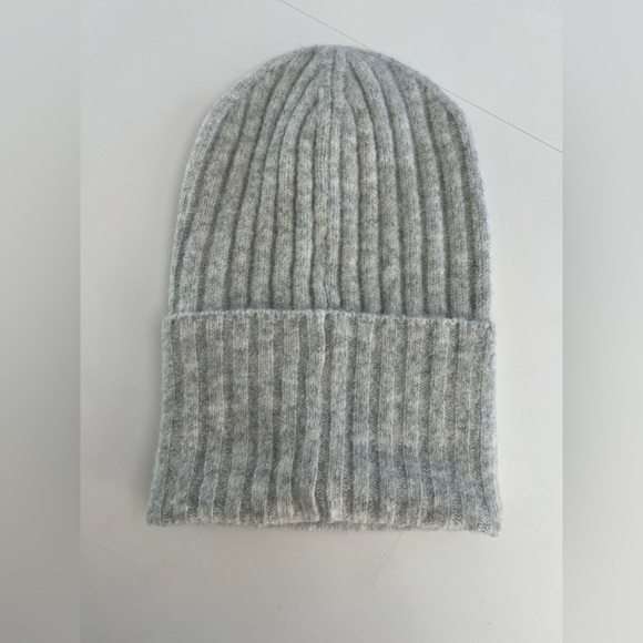 Maeve by Anthropologie Street Style Ribbed Grey Soft Folded Cuff Knit Beanie - Picture 3 of 7